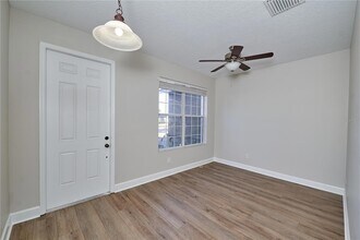 23903 Sardinia Dr in Sorrento, FL - Foto de edificio - Building Photo