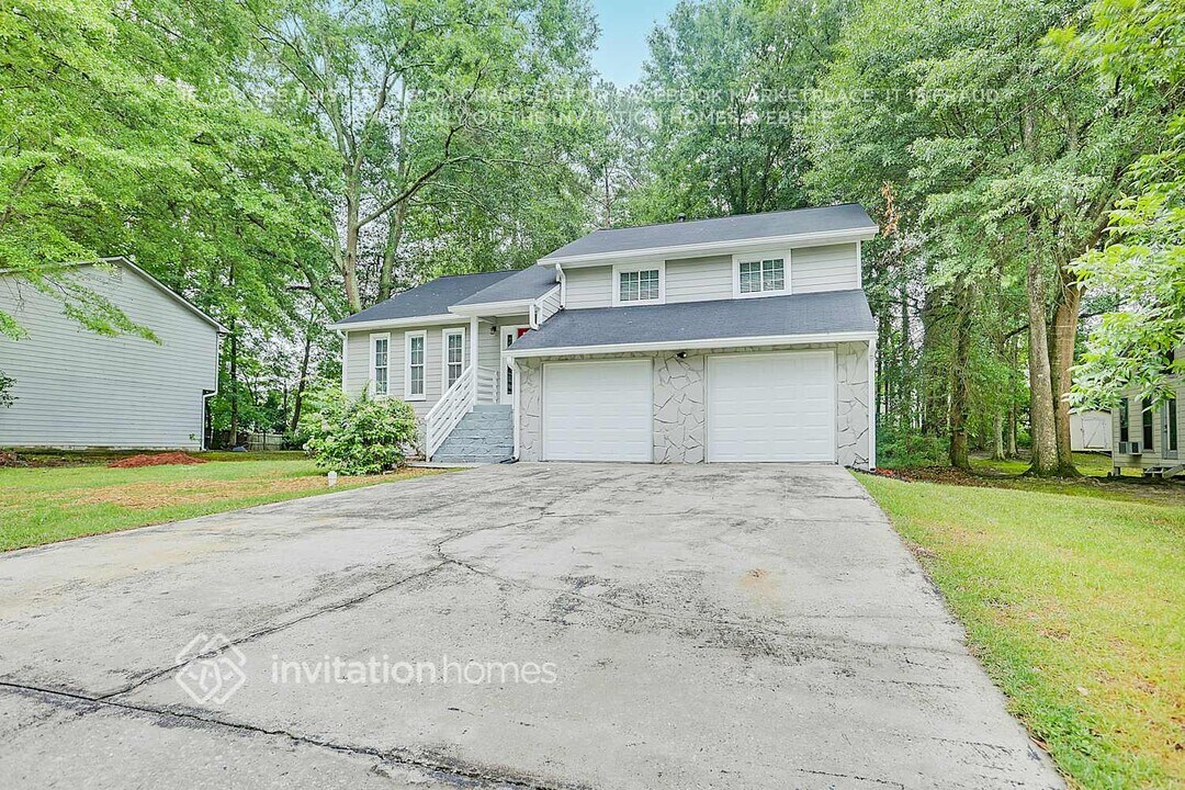 3260 Redona Dr in College Park, GA - Building Photo