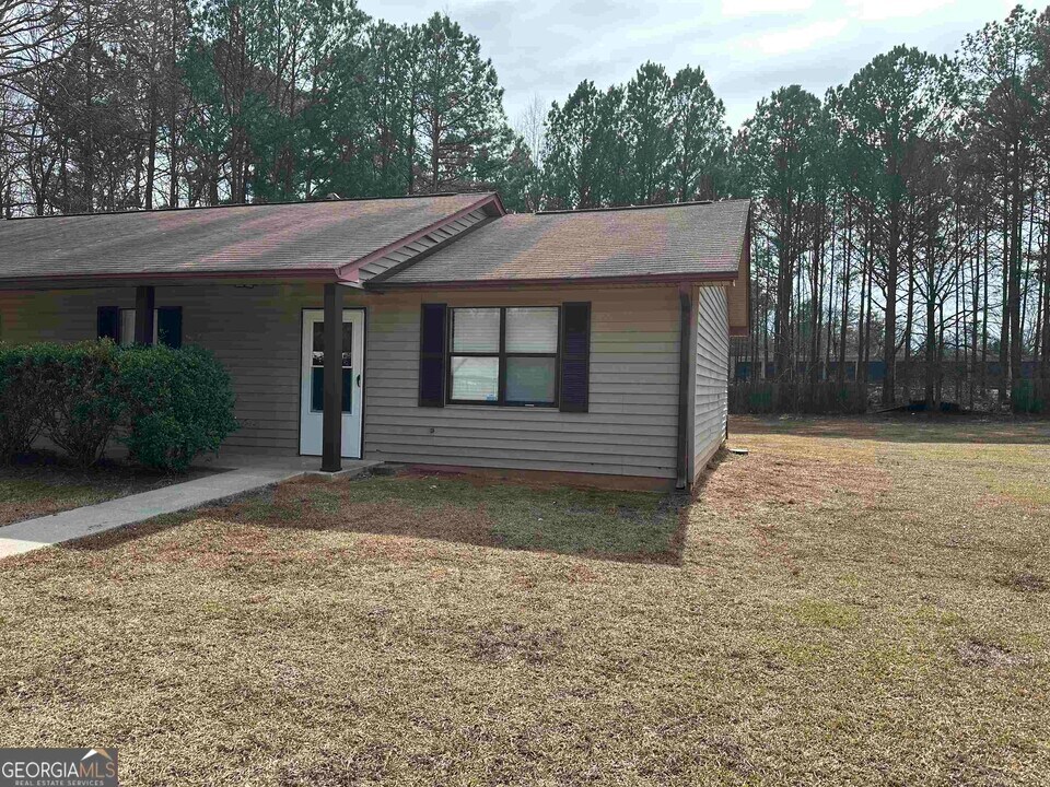 107 Jay Ln in Hampton, GA - Building Photo