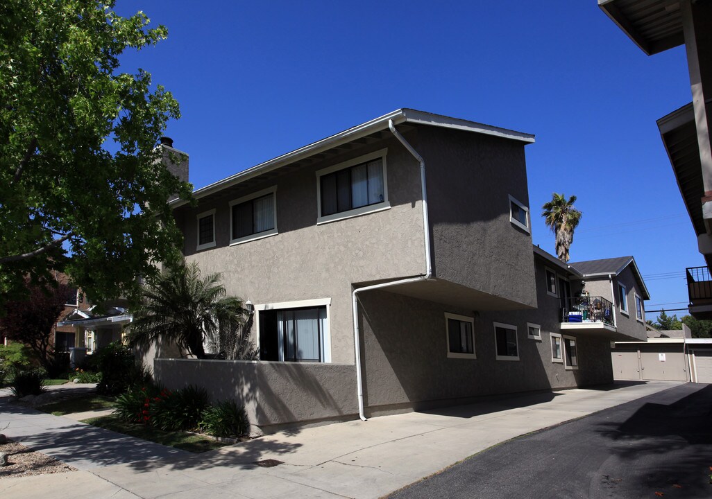 522 Obispo Ave in Long Beach, CA - Foto de edificio