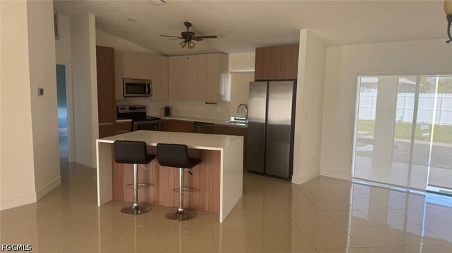 1319 SW 10th Pl in Cape Coral, FL - Building Photo - Building Photo