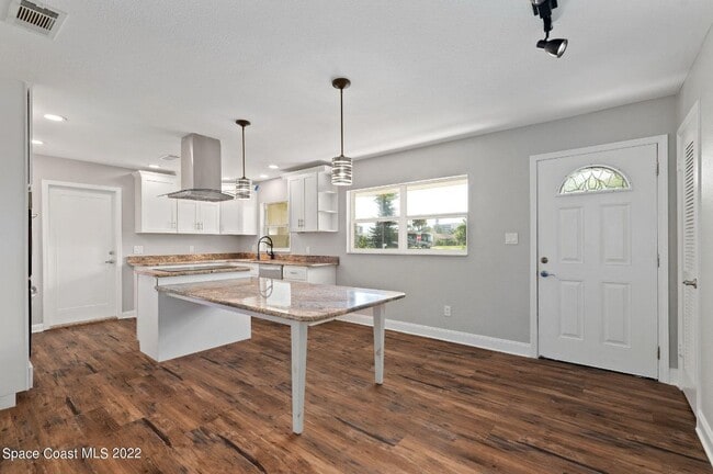 200 Price Ct in Satellite Beach, FL - Building Photo - Building Photo