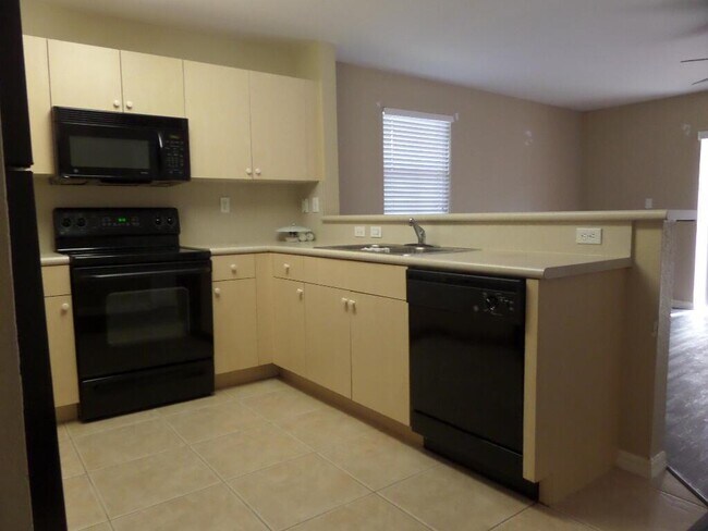 3192 SW 129th Ave in Miramar, FL - Building Photo - Building Photo