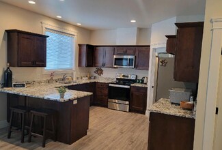 1550 N Western Ave in Wenatchee, WA - Foto de edificio - Building Photo