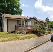 11 Ora St in Asheville, NC - Building Photo