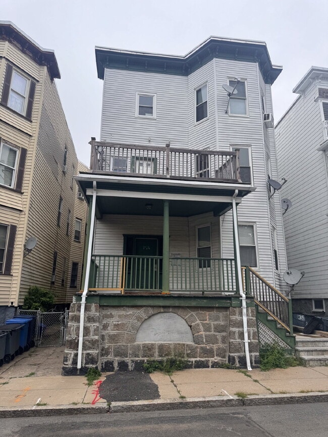 35 Hollander St