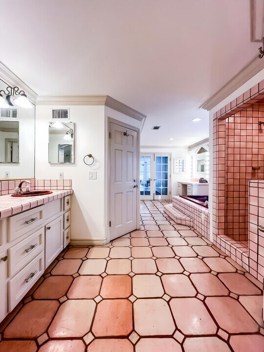 1231 Ozeta Terrace in Los Angeles, CA - Building Photo