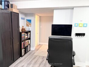 111 Ellington Dr in Toronto, ON - Building Photo - Building Photo