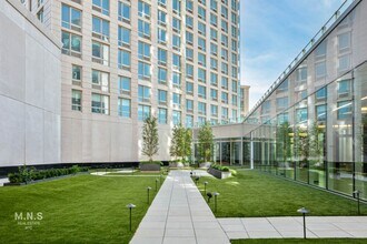 22-44-44 Jackson Ave-Unit -1613 in Queens, NY - Building Photo - Building Photo