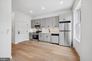 627 N 16th St in Philadelphia, PA - Building Photo