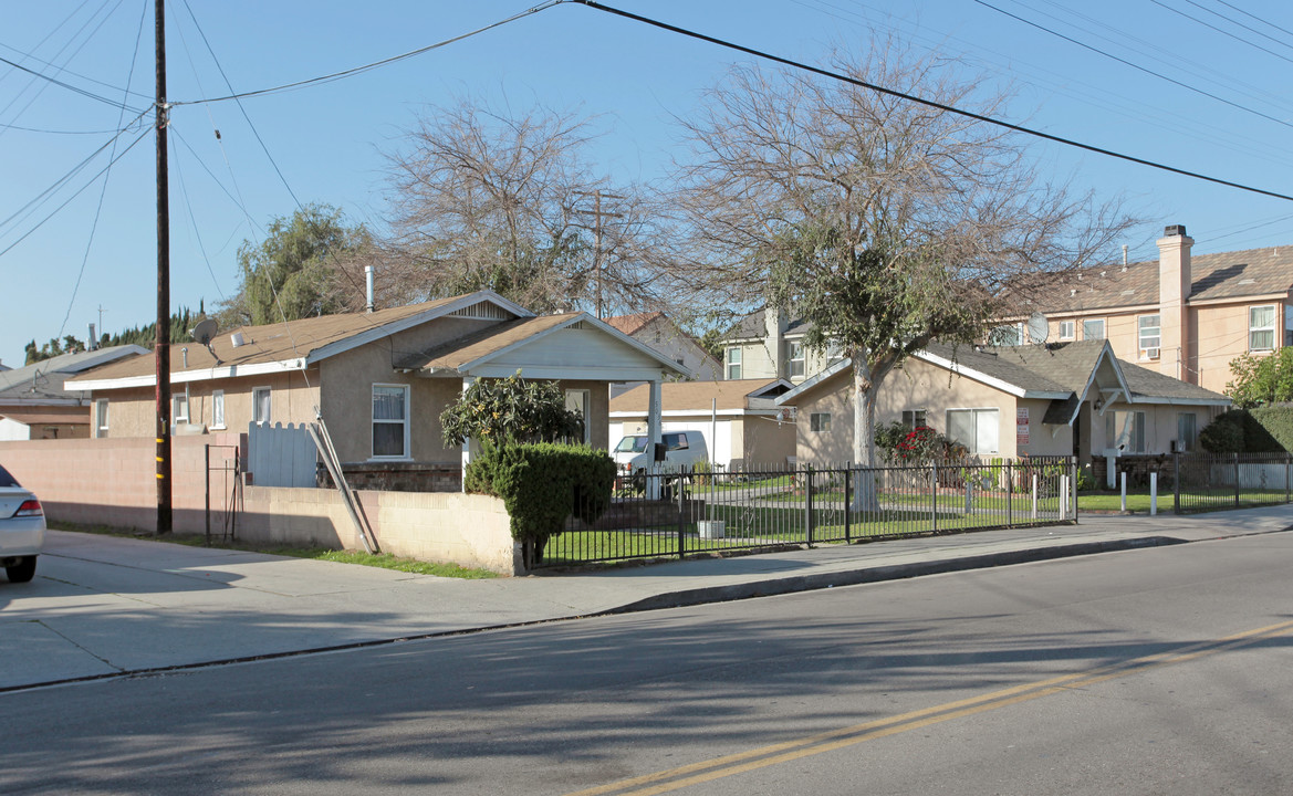 5028-5036 Clara St in Bell, CA - Foto de edificio