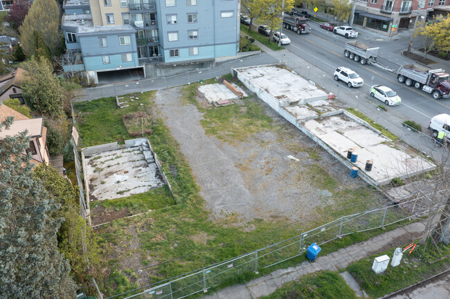 1216 N 42nd St in Seattle, WA - Foto de edificio - Building Photo