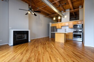 550 West Harrison Street in Chicago, IL - Building Photo - Building Photo