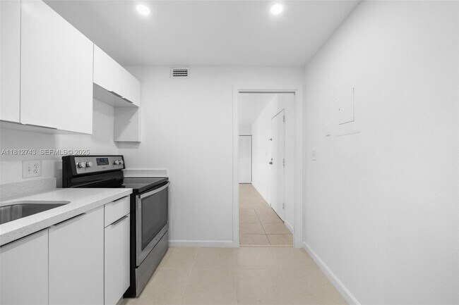 4222 Inverrary Blvd in Lauderhill, FL - Building Photo - Building Photo