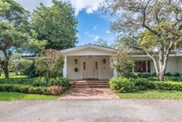 3700 Alhambra Ct in Coral Gables, FL - Building Photo - Building Photo