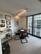 10 E Ontario St, Unit 2909 in Chicago, IL - Building Photo - Building Photo