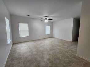 143 Chapparral Dr in Seguin, TX - Building Photo - Building Photo