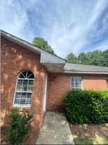 1136 Northlake Dr in Auburn, AL - Building Photo