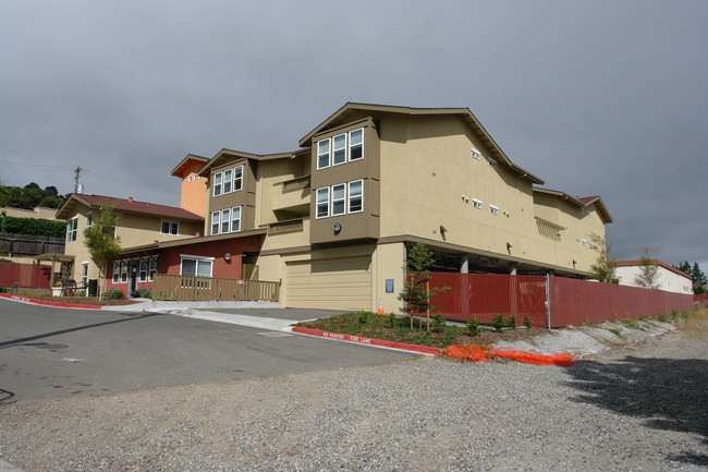 Belmont Apartments in Belmont, CA - Building Photo - Building Photo