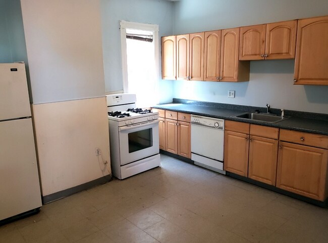 348 Faneuil St, Unit 2 in Boston, MA - Building Photo - Building Photo