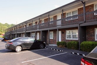 Savannah Terrace Apartments in Louisville, KY - Foto de edificio - Building Photo