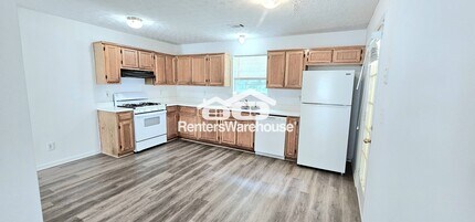 5785 Creekside Dr in Rex, GA - Foto de edificio - Building Photo