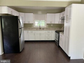 15713 Pointer Ridge Dr in Bowie, MD - Building Photo