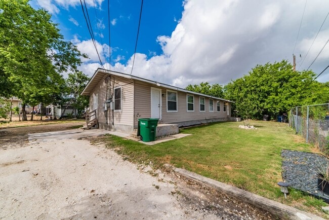 508 Bee St in San Antonio, TX - Building Photo - Building Photo