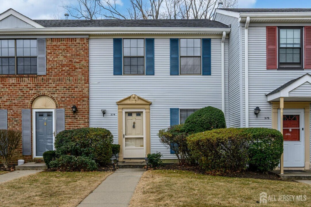 374 Bromley Pl in East Brunswick, NJ - Building Photo