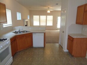 205 Maple Ln in Conroe, TX - Building Photo - Building Photo