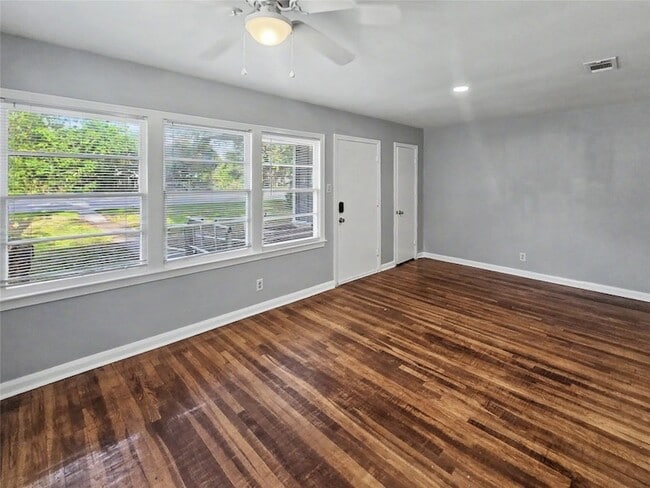 1302 Westward Ave in La Marque, TX - Foto de edificio - Building Photo