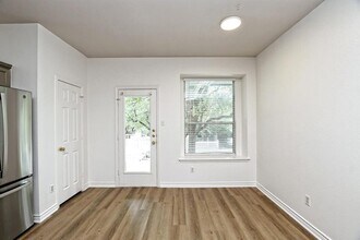 1107 Rawhide Trail in Cedar Park, TX - Foto de edificio - Building Photo