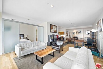 801S S Grand Ave in Los Angeles, CA - Building Photo - Building Photo