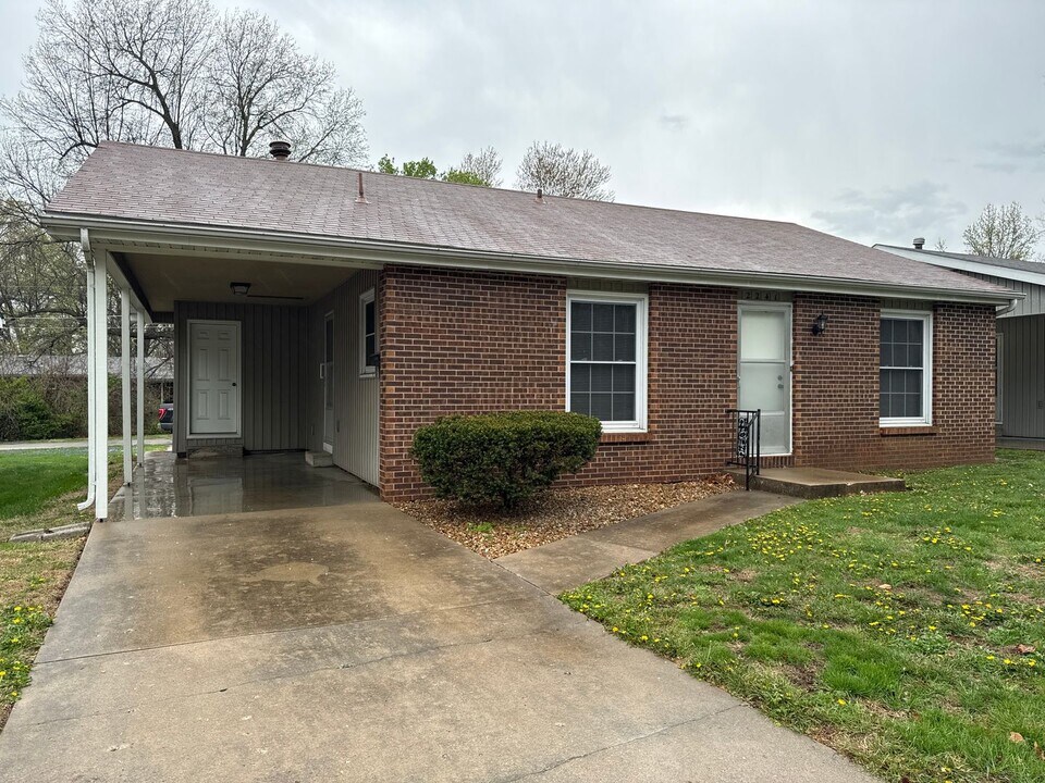 2241 S National Ave in Springfield, MO - Building Photo