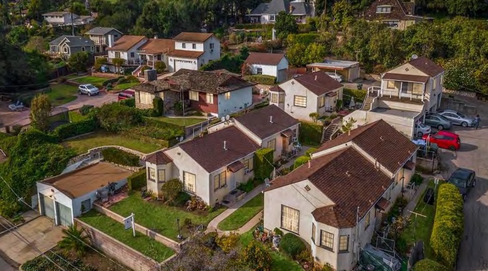 627 E Virginia Ter in Santa Paula, CA - Building Photo