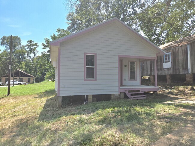 816 Gene Alley in Nacogdoches, TX - Building Photo - Building Photo