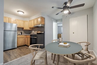 Grant Meadows in Philadelphia, PA - Building Photo - Building Photo