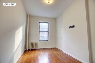 83 W Washington Pl in New York, NY - Building Photo - Building Photo