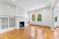 134 Pleasant St, Unit c in Brookline, MA - Foto de edificio - Building Photo