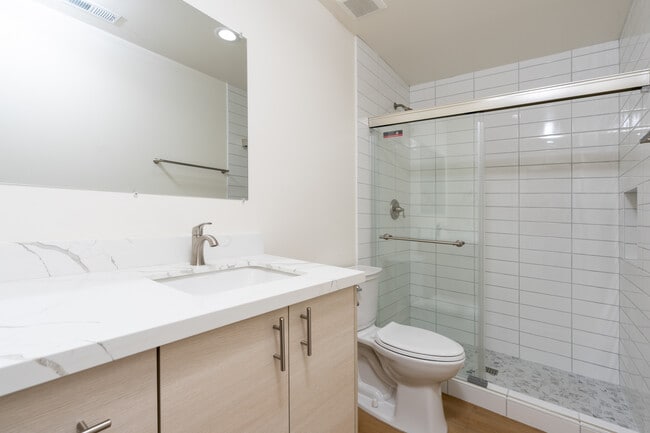 4826 Rolando Blvd, Unit 4824 in San Diego, CA - Building Photo - Building Photo