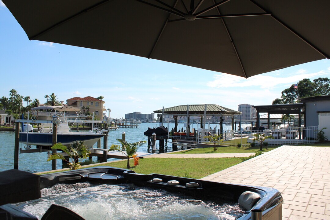 229 Palm Is NW in Clearwater, FL - Building Photo