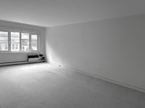 6653 79th St, Unit Unit#2 in Middle Village, NY - Foto de edificio - Building Photo