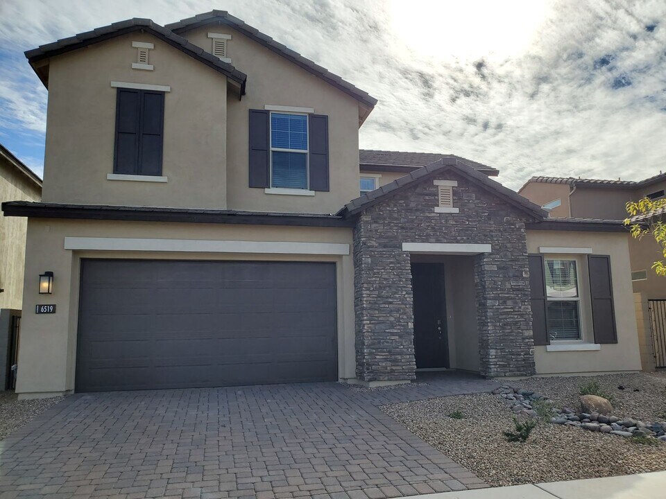 6519 E Bluefield Ave in Phoenix, AZ - Building Photo