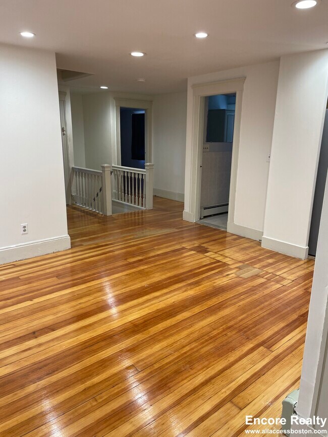 88 Gordon St, Unit 4 in Boston, MA - Foto de edificio - Building Photo