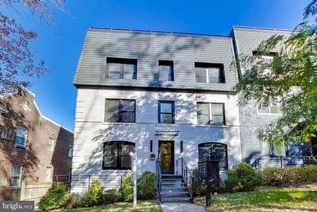4017 Davis Pl NW in Washington, DC - Building Photo - Building Photo
