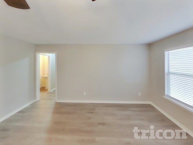 2033 Oak Bend Ln in Garland, TX - Building Photo - Building Photo