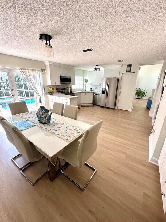 14150 Oak Ridge Dr in Davie, FL - Building Photo