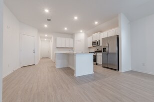 448 Keefer in Kyle, TX - Building Photo