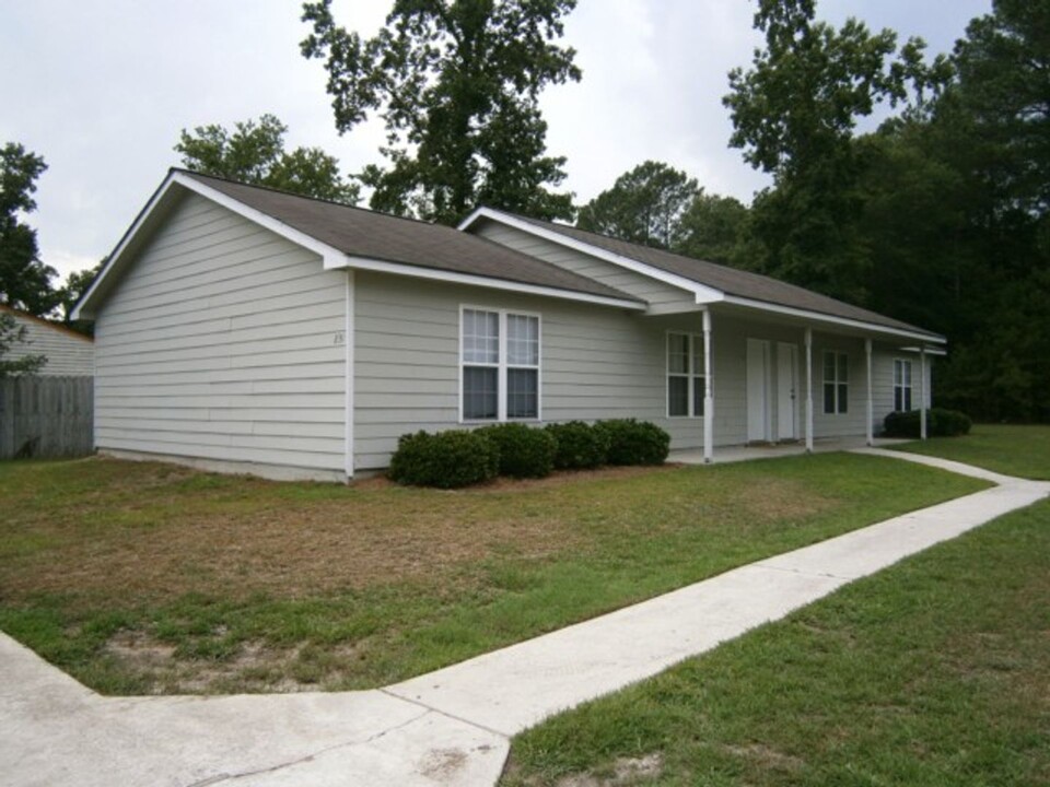 231A Lakewood Dr in Jacksonville, NC - Building Photo