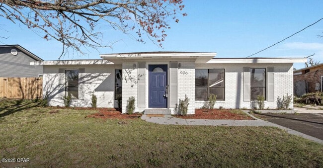 906 Huntington Dr